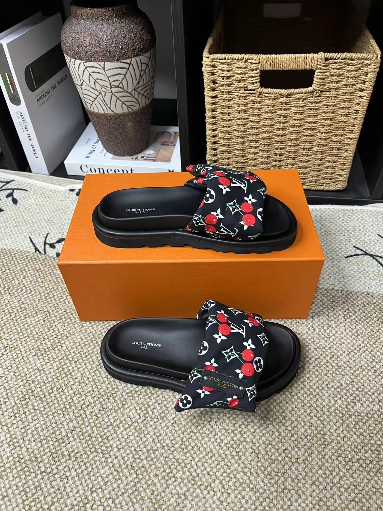 P340 yuan LV Louis Vuitton Full of high-end feel! A popular model among bloggers at home and abroad, it’s retro and fashionable, and looks stunning on your feet! Mainly recommended model on the official website★ ━━━━━ ЅᏇєєt ━━━━━ ▪️Upper: original calfskin ➕5D printing process ▪️Inner: imported mixed sheepskin ▪️Outsole: original molded foam outsole ▪️Size: Female 35-40 Men's 39-44 (women's 41 men's 45)